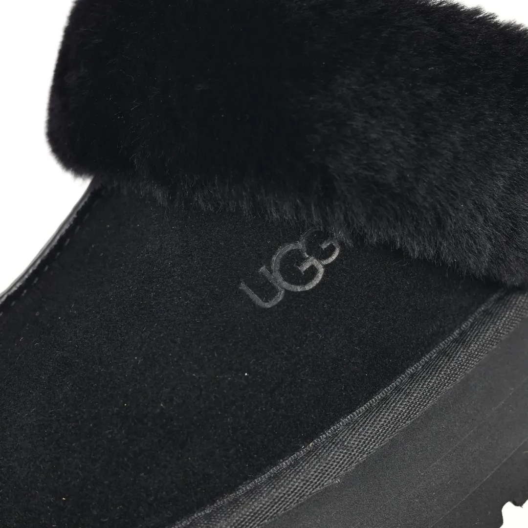 Pick up locally 💰520 Core recommendation with good price In recent years, uug has launched a series of styles, which are partially geared towards the preferences of young consumers and have also moved to the forefront of fashion trends. Shoe body material: water-repellent coated suede upper, 17mm UGGPURE™ implanted wool insole, lightweight non-slip and comfortable rubber outsole, with brand LOGO and trademark, with full packaging Size: 35 36 37 38 39 40